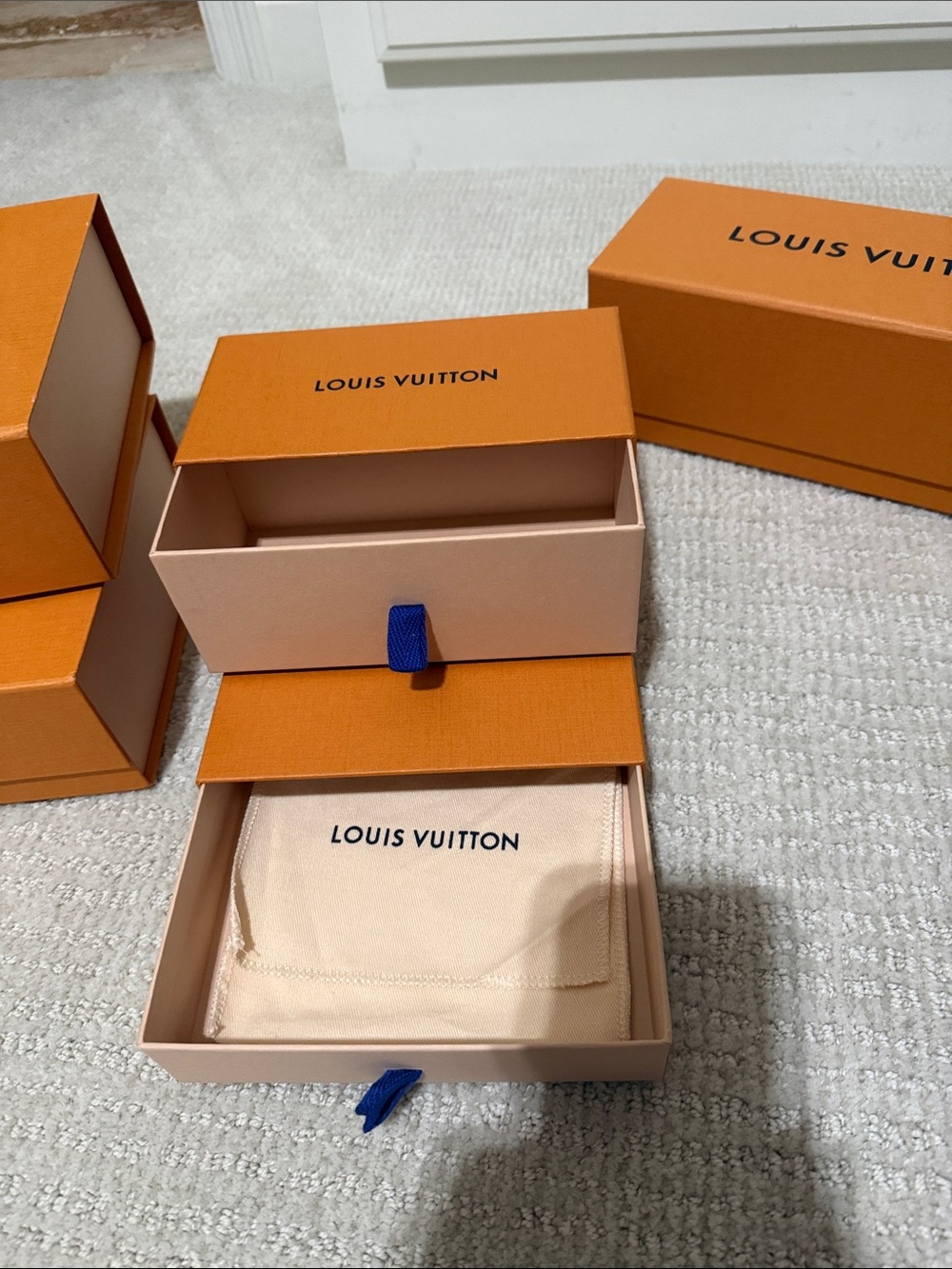 Louis Vuitton box, non smoking, non pet home. Set of 5. - Picture 5 of 8